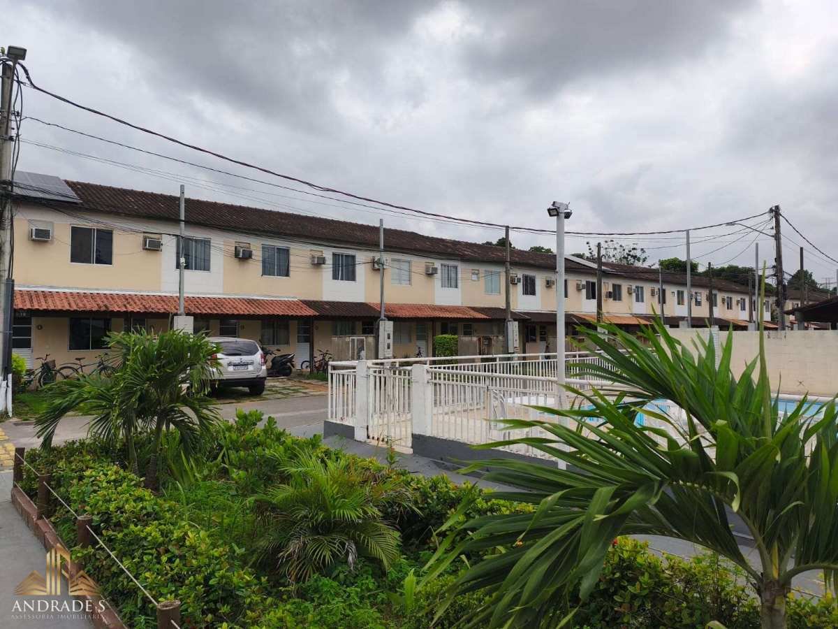 Casa duplex | 2 quartos | Condomínio com piscina | Guaratiba