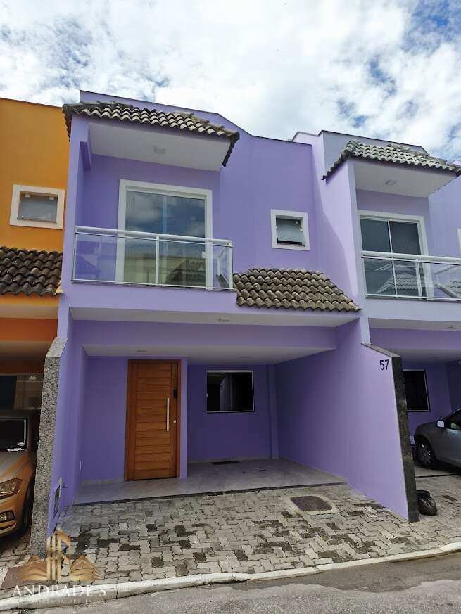 Casa triplex | 3 quartos | 1 suíte | Vaga de garagem | Vargem Pequena