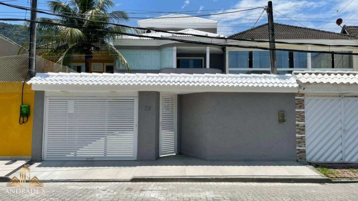 Casa triplex | 3 suítes | 310m² | Vargem Pequena