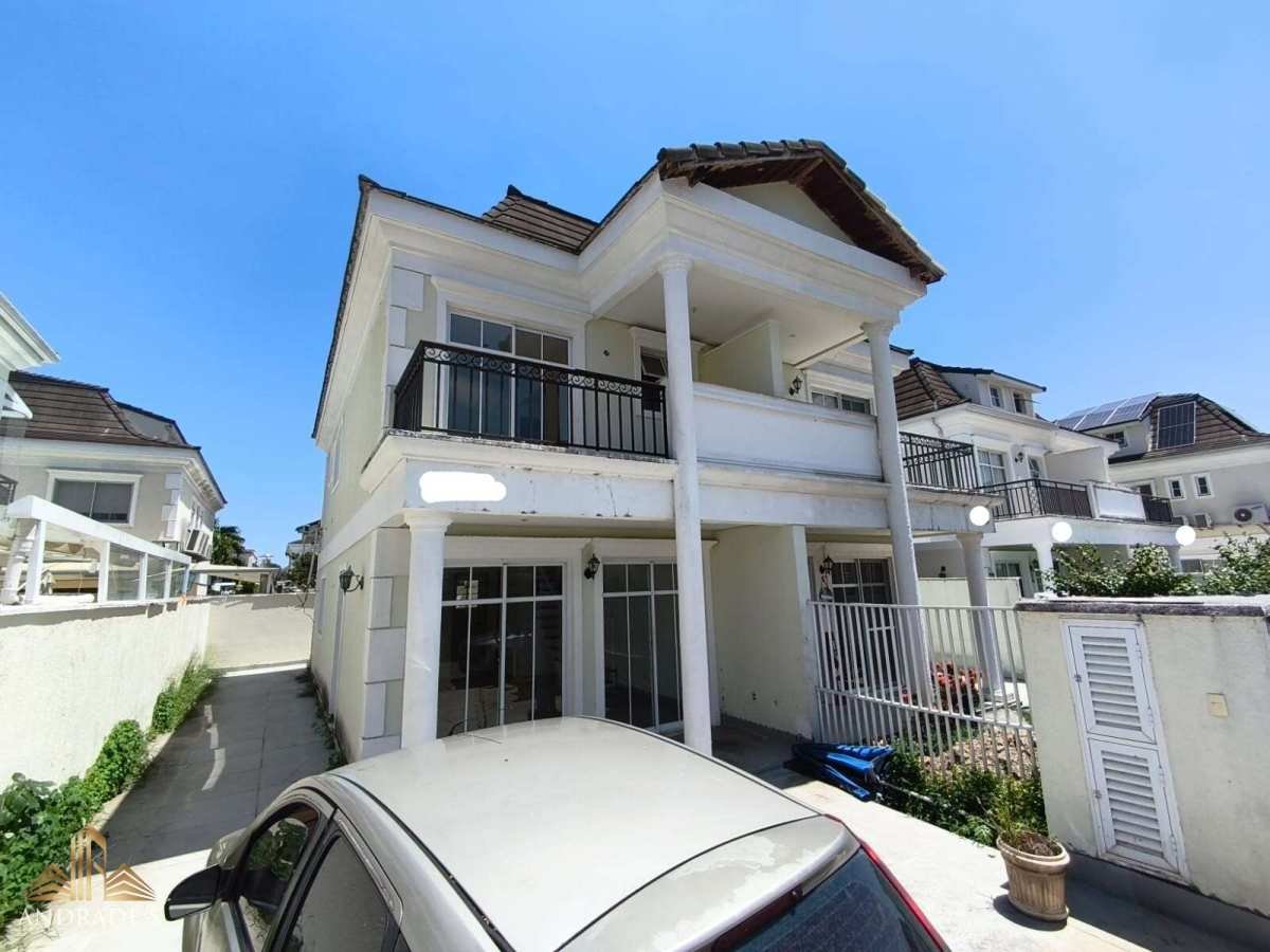 Casa triplex | 4 suítes | Garagem | Condomínio com lazer | Recreio