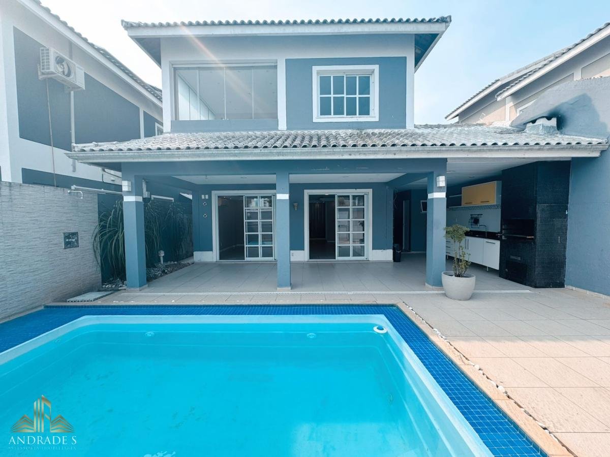 Casa triplex com 5 suítes no Recreio ao lado do Prezunic